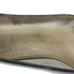 Salvatore Ferragamo ヴァラリボン エナメルパンプス 6.5 B ブラック