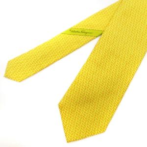 Salvatore Ferragamo タグ付き ネクタイ レギュラータイ シルク 総柄 イエロー スーツ小物 SM0