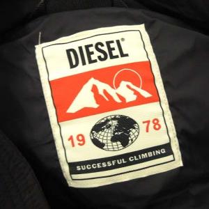 DIESEL W-ROLF-SL ダウンベスト フード ジップアップ ナイロン ロゴ ワッペン ワンポイント 黒