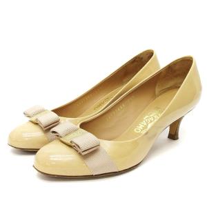 ヴァラリボン パンプス アーモンドトゥ エナメル ベージュ 7 24.5cm位 SM0