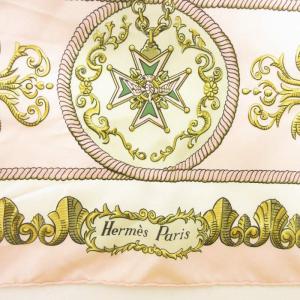 カレ スカーフ ストール 白い馬にまたがったルイ14世 シルク 白 ピンク AA