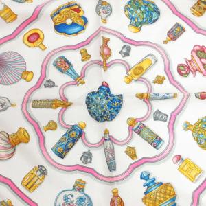 カレ90 香水瓶 総柄 シルク 青系 ブルー ピンク アイボリー 小物 ECH