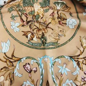 HERMES PIERRES d' ORIENT et d' OCCIDENT 東洋の石と西洋の石細工 カレ90 スカーフ 大判 シルク