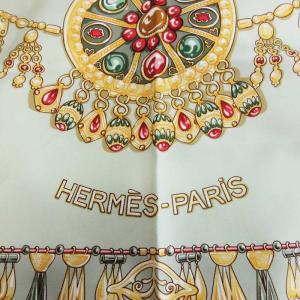 HERMES PARURES DES SABLES 砂漠のアクセサリー カレ90 スカーフ 大判 シルク 緑系 グリーン系 小物 SM3