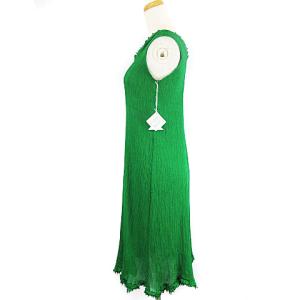 me ISSEY MIYAKE ワンピース ひざ丈 プリーツ ノースリーブ グリーン ECR6