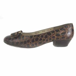 Salvatore Ferragamo ヴァラリボンクロコダイル柄パンプス ブラウン