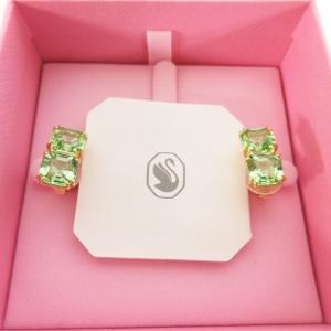 SWAROVSKI イヤリング ゴールドカラー 金色 緑系 グリーン系 ストーン ロゴ アクセサリー