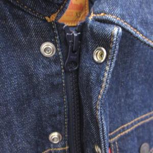 Levi's DOWN FILL ZIP TRUCKER 36079-0000 インディゴブルー