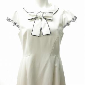 Chesty タグ付き 20SS フラワー刺繍 ワンピース スカラップ リボン 襟付き ホワイト ブラック