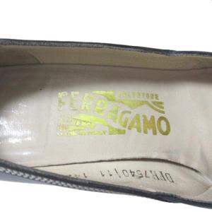 Salvatore Ferragamo パンプス レザー 5 ネイビー 