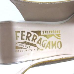 Salvatore Ferragamo パンプス バックストラップ コーンヒール 5 ホワイト キャメル 