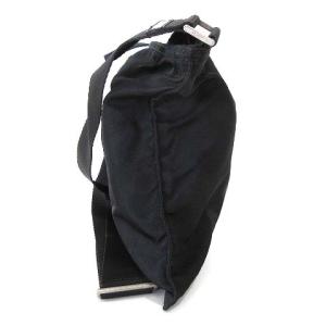 PRADA ロゴナイロンメッセンジャーバック ブラック