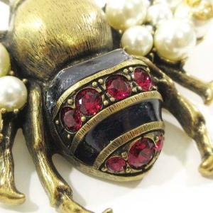 GUCCI ビーブローチ インターロッキングG フェイクパール コサージュ