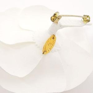 CHANEL 美品 ホワイト カメリア ブローチ フラワーモチーフ アクセサリー