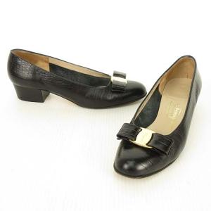 Salvatore Ferragamo BOUTIQUE VARA パンプス リボン ローヒール ラウンドトゥ 型押レザー ブラック