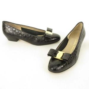 Salvatore Ferragamo ヴァラリボン パンプス ラウンドトゥ 型押レザー ローヒール 5.5 C ブラック