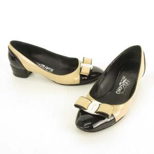 Salvatore Ferragamo ヴァラ リボン パンプス ラウンド キャップトゥ パテント エナメル 6 D ベージュ ブラック