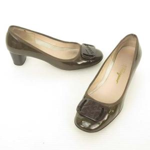 Salvatore Ferragamo ヴァラ ロゴプレート パンプス パテント エナメル 8.5 C ダークブラウン系 ECM