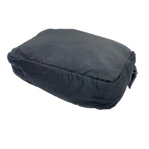 PRADA ポーチ 化粧 コスメ マルチ 三角プレート ナイロン レザー 黒 ブラック