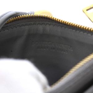 BOTTEGA VENETA マキシ イントレチャート スリップリング付き レザーキーケース コンクリート グレー