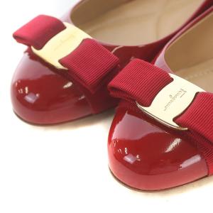 Salvatore Ferragamo ヴァラ バレエシューズ エナメル 23.5cm 赤