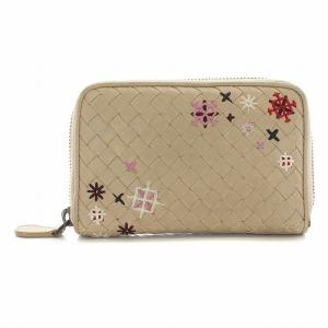 BOTTEGA VENETA イントレチャート 二つ折り財布 コンパクトウォレット ラウンドファスナー 刺繍 レザー ベージュ
