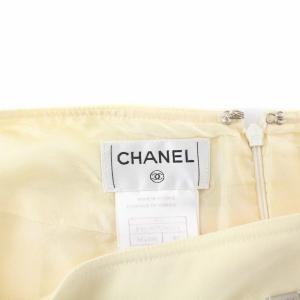 CHANEL 00A ヴィンテージ バックダブルフリル フレアスカート ひざ丈 ロゴプレート 40 L アイボリー P16507V06371