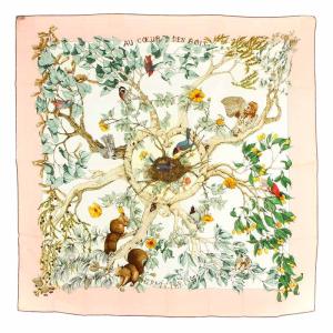 カレ90 AU COEUR DES BOIS 森の中で スカーフ シルク 鳥 ピンク