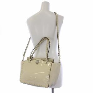 VALENTINO GARAVANI トートバッグ ロックスタッズ 2WAY エナメル オフホワイト
