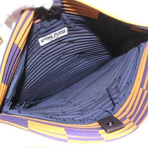 HOMME PLISSE ISSEY MIYAKE ショルダーバッグ クラッチバッグ セカンドバッグ 2WAY プリーツ ボーダー オレンジ ブラック