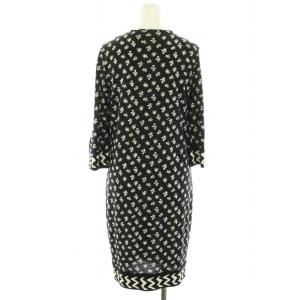 DIANE von FURSTENBERG ワンピース ひざ丈 キーネック 七分袖 花柄 プリント 絹 シルク 0 XS 黒 ブラック 白 ホワイト