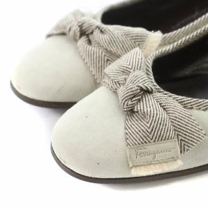 Salvatore Ferragamo パンプス ラウンドトゥ チャンキーヒール リボン フリンジ ストライプ ロゴ スエード 6 23.5cm ライトグレー チャコールグレー