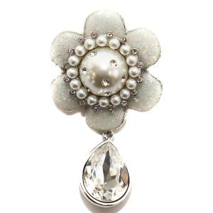 René ブローチ フラワーモチーフ パール シルバー色 白 ホワイト