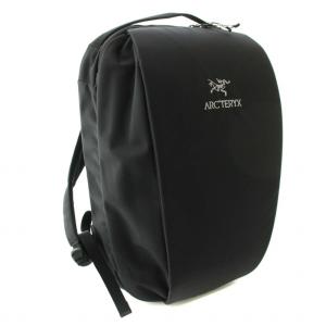 ARC’TERYX ブレード20 バックパック BLADE20 BACKPACK リュックサック ナイロン ロゴ刺繍 黒 ブラック