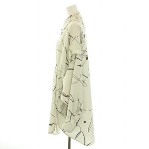 Ujoh 22SS テープギャザードシャツ ブラウス スタンダードカラー 長袖 肩あき 2way 総柄 2 M ライトグレー