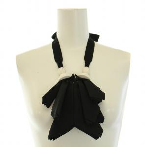 ネックレス リボン 装飾 黒 ブラック 白 ホワイト