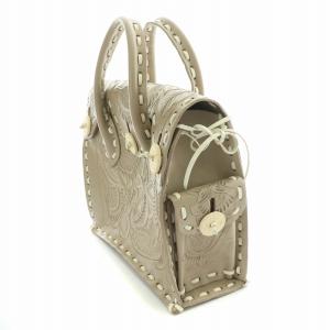 GRACE CONTINENTAL CARVING TRIBES Maestra S ハンドバッグ レザー 牛革 花柄 型押し F グレージュ 0423082001