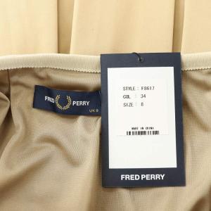 FRED PERRY フレアスカート タック ひざ丈 ボックスプリーツ ロゴ 刺繍 UK8 ベージュ タグ付き /BB