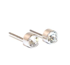 SWAROVSKI ピアス Solitaire ソリティア 一粒 シルバーカラー