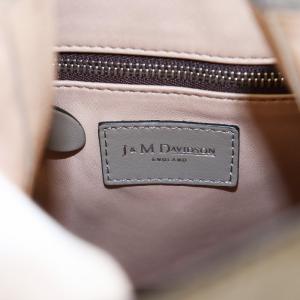 J&M DAVIDSON ミニデイジー ウィズスタッズ ハンドバッグ ベージュ