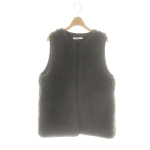 22011462101130 22AW カーリーフェイクファーベスト ボア F チャコール /ES