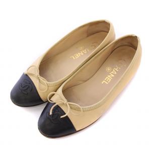 パンプス ラウンドトゥ ローヒール レザー ココマーク リボン バイカラー 35 ベージュ 黒 ブラック