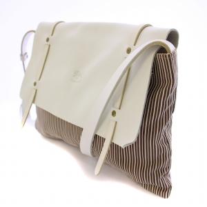 IL BISONTE ショルダーバッグ レザー 切替 ロゴ 型押し ストライプ柄 白 ホワイト 茶 ブラウン /BB