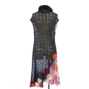 TOKUKO 1er VOL トクコ プルミエヴォル ニットワンピース ノースリーブ ひざ丈 かぎ針編み 刺繍 タートルネック 9 黒 1463141-99