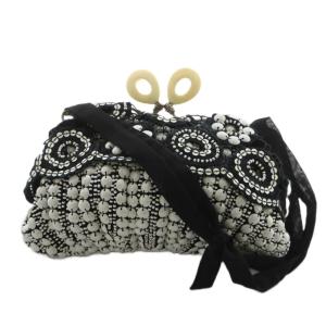 ハンドバッグ がま口 ビーズ装飾 スカラップ スパンコール 白 ホワイト 黒 ブラック /AN4