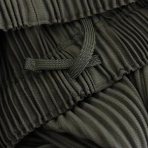 HOMME PLISSE ISSEY MIYAKE プリーツパンツ 1 カーキ HP33-JF104
