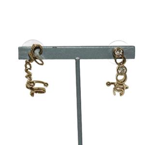 筆記体 ロゴ ピアス ビジュー ゴールドカラー