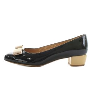 Salvatore Ferragamo ヴァラリボン パンプス アーモンドトゥ ヒール エナメル 6 ベージュ 黒 ブラック DB13689 /AN29