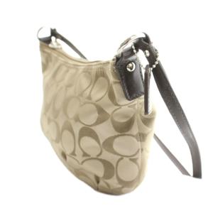 COACH シグネチャー ショルダーバッグ キャンバス チャーム付き ベージュ /KU