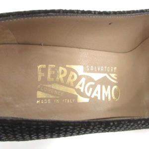 Salvatore Ferragamo エナメルレザーパンプス ブラック